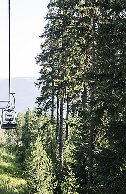 포토 JPG 해외이미지 구름 계절 여행 이동 의자 모션 자연 하늘 휴가 산 사람 풍경 사람없음 야외 초록색 여름 파란색 맑음 기쁨 자유 시간 숲 휴양지 알프스 리프트 무료 해외202004 해외포토 자연요소 감정 유럽 컬러 가구 컨셉 날씨 장소 생태계 파일형식 이미지허브