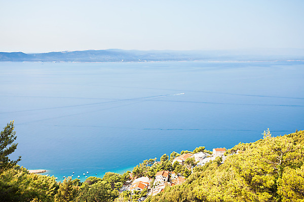포토 JPG 해외이미지 전통 라이프스타일 바다 섬 여행 자연 휴가 산 풍경 사람없음 초록색 물 여름 파란색 햇빛 평화 귀여움 항구 맑음 수영 산책로 자유 보트 편안함 지중해 순수 만족 엽서 모터보트 천국 크로아티아 옛날 터키석 해외202004 해외포토 자연요소 계절 감정 유럽 길 컬러 컨셉 배_교통 교통시설 날씨 생활 태양 수상스포츠 감각 보석 편지 생태계 파일형식 이미지허브