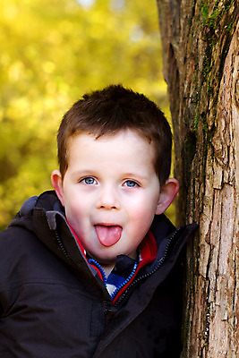 포토 JPG 해외이미지 나무 백인 계절 공원 꽃 행복 얼굴 어린이 장갑 잎 자연 놀이 휴가 사랑 한명 사람 소년 야외 태양 노란색 정원 맑음 기쁨 아기 황금 숲 혀 생강 해외202004 해외포토 자연요소 서양인 식물 1 잡화 공공시설 남자 감정 컬러 채소 날씨 신체부위 입 생태계 파일형식 이미지허브