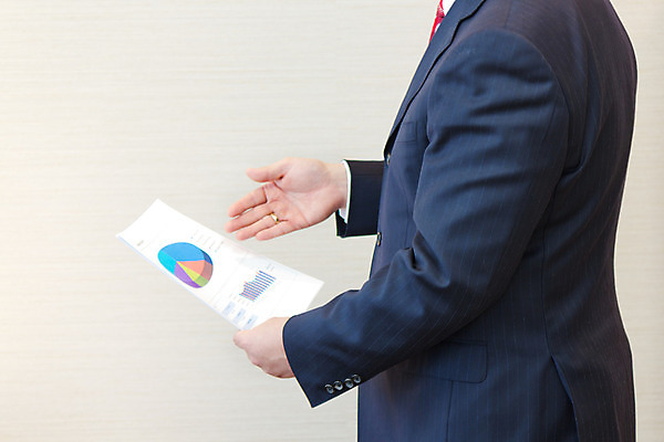 포토 JPG 해외이미지 백인 직업 남자 행복 종이 비즈니스 CEO 사업가 성공 한명 서기 사람 정장 손짓 성인 사무실 독서 정보 흰색 비즈니스맨 자신감 읽기 보고서 경영자 문서 옷입기 예복 경영 고립 리뷰 혼자 치프 해외202004 해외포토 서양인 1 옷 감정 컬러 컨셉 모션 직장인 리더 파일형식 이미지허브