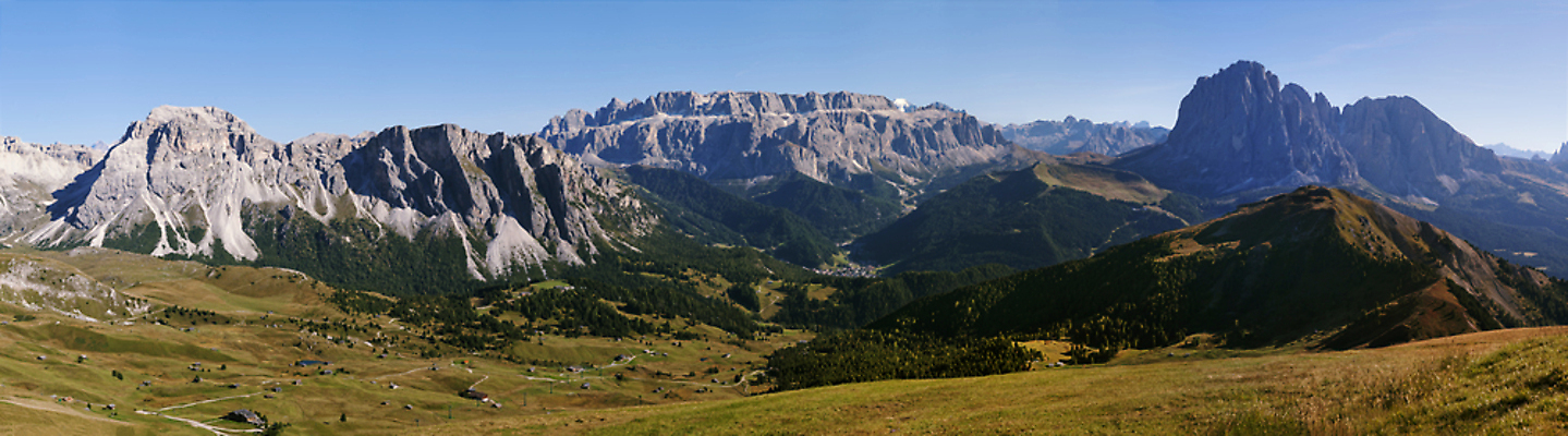 포토 JPG 해외이미지 공원 유럽 여행 자연 하늘 휴가 산 파노라마 풍경 사람없음 야외 초록색 여름 파란색 놀람 이탈리아 트래킹 산등성이 알프스 북쪽 남쪽 절정 해외202004 해외포토 계절 공공시설 감정 나라 컬러 레저 촬영기법 표정 방향 생태계 파일형식 이미지허브