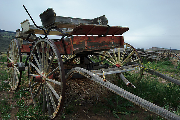 포토 JPG 해외이미지 도로 거리 사람없음 목재 미국 수확 골동품 시골 바퀴 역사 버리기 먼지 서쪽 썩음 옛날 와이오밍 판잣집 해외202004 해외포토 나무 길 북아메리카 농업 재료 교통시설 모션 주택 방향 파일형식 이미지허브