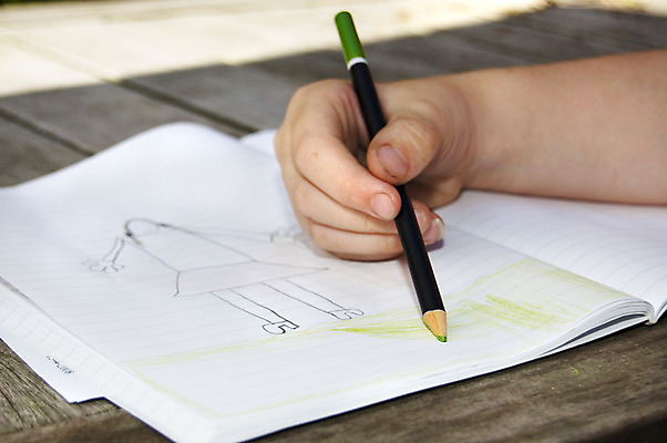 포토 JPG 해외이미지 백인 손 교육 꽃 행복 종이 어린이 백그라운드 손가락 학교 가족 관계 유리 탁자 엄마 주택 함께함 사랑 미술 한명 미소 사람 태양 연필 펜 문 기쁨 흰색 달콤 심볼 사인 그림 예술가 고립 해외202004 해외포토 자연요소 서양인 식물 1 감정 컬러 가구 컨셉 재질 문화예술 학용품 표정 건물 신체부위 필기구 맛 파일형식 이미지허브