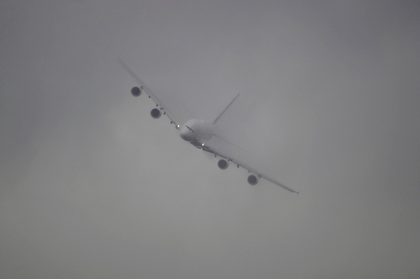포토 JPG 해외이미지 구름 날개 교통시설 영국 비행기 사람없음 힘 공항 공군 항공 속도 군용 쇼 제트기 엔진 공학 에어쇼 대패 해외202004 해외포토 자연요소 교육 유럽 교통 항공교통 대중교통 군대 시설 파일형식 이미지허브