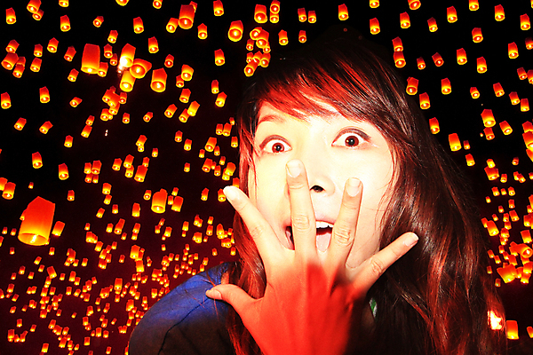 포토 JPG 해외이미지 전통 손 행복 아시아 별 종교 종이 문화 여행 오렌지 가족 태국 하늘 불 폭죽 한명 사람 동양인 야외 빨간색 물 빛 파티 여행객 믿음 축제 희망 등불 램프 축하 뜨거움 행운 야간 심볼 사인 풍선 해외202004 해외포토 자연요소 1 감정 나라 컬러 컨셉 과일 관계 조명 인종 이벤트 신체부위 파일형식 이미지허브