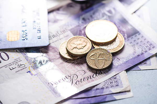 포토 JPG 해외이미지 백그라운드 컨셉 돈 비즈니스 성공 영국 사람없음 금융 쌓기 동전 성장 변화 시장 재산 황금 주식 연도 심볼 투자 이익 파운드 수익 대출 빚 세금 수입 과세 비용 해외202004 해외포토 유럽 모션 경제 파일형식 이미지허브