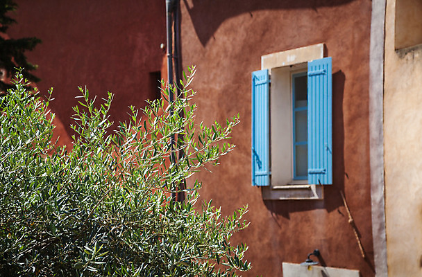 포토 JPG 해외이미지 식물 외관 유럽 문화 벽 여행 건축양식 창문 주택 사람없음 건물 여름 파란색 마을 프랑스 남쪽 셔터 프랑스어 옛날 프로방스 해외202004 해외포토 문자 건축물 계절 건축 나라 컬러 방향 파일형식 이미지허브