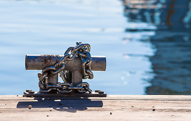 포토 JPG 해외이미지 바다 백그라운드 요트 넥타이 항해 손잡이 안전 사람없음 목재 물 파란색 금속 항구 장비 황무지 갑판 묶기 정박 묘사 부식 방파제 보안 매듭 포트 닻 뱃놀이 잠금해제 해외202004 해외포토 자연요소 나무 잡화 공공시설 컬러 배_교통 재료 교통시설 모션 재질 전통놀이 파일형식 이미지허브