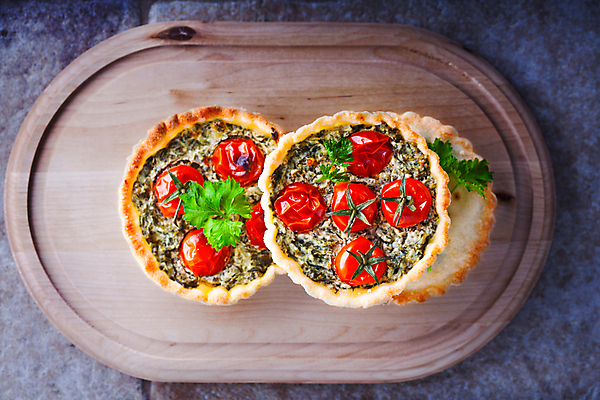 포토 JPG 해외이미지 스튜디오촬영 식기 접시 음식 채소 부분 치즈 실내 사람없음 컬러풀 견과류 뜨거움 그룹 인스턴트 작음 굽기 먹기 시금치 흙더미 점심식사 채식주의자 크림치즈 타르트 페스츄리 핸드메이드 해외202004 해외포토 빵 컬러 모션 유제품 내부 식사 흙 크기 구이 채식 파이_빵 파일형식 더미 이미지허브