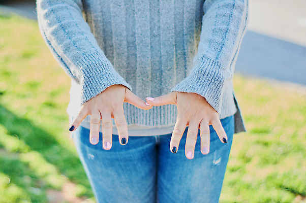 포토 JPG 해외이미지 학생 손 응시 여자 백그라운드 인터넷 텍스트 통신 성공 모바일 새로움 갈색머리 세포 한명 사람 성인 스마트폰 핸드폰 독서 흰색 잡기 오픈 입 메시지 스마트 긍정 충격 부름 타입 고립 문자메시지 셀룰러 해외202004 해외포토 1 헤어스타일 시선 컬러 컨셉 모션 신체부위 전자제품 스마트기기 파일형식 이미지허브