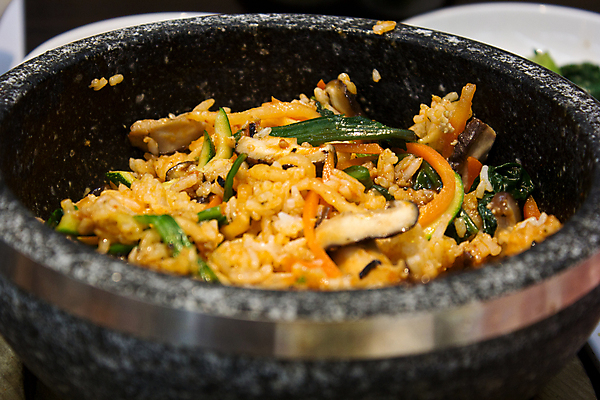 포토 JPG 해외이미지 전통 접시 음식 채소 탁자 밥 콩 한국 쟁반 건강 육류 요리 동양인 사람없음 장식 빨간색 컬러풀 새싹 식당 계란 일본 식사 저녁식사 중국 소고기 바위 흰색 최고 뜨거움 사발 닫기 혼합 먹기 후추 점심식사 섞기 해외202004 해외포토 식물 식기 아시아 컬러 가구 식재료 모션 곡류 인종 상점 알 돌_바위 사기그릇 향신료 파일형식 이미지허브