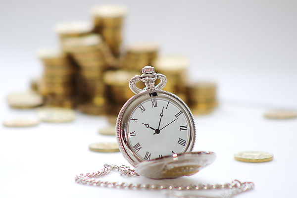 포토 JPG 해외이미지 시계 돈 비즈니스 성공 사람없음 금융 경제 빛 쌓기 탑 금속 동전 거래 저축 성장 기둥 시장 재산 황금 손목 손목시계 속도 투자 상업 보물 흙더미 고립 관심 수입 많음 해외202004 해외포토 건축물 건축 컨셉 장신구 모션 재질 신체부위 흙 파일형식 더미 이미지허브