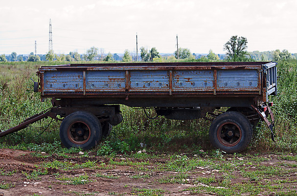 포토 JPG 해외이미지 산업 밭 농업 풍경 사람없음 장비 시골 철 부식 그림 짐차 트레일러 옛날 해외202004 해외포토 자동차 파일형식 이미지허브