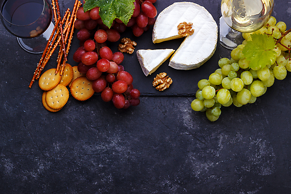 포토 JPG 해외이미지 포도 검은배경 치즈 실내 사람없음 하이앵글 크래커 와인 화이트와인 안주 청포도 호두 브리치즈 카피스페이스 해외202004 와인플래터 해외포토 뷰포인트 백그라운드 과일 유제품 주류 내부 쿠키 검은색 공백 견과류 파일형식 이미지허브