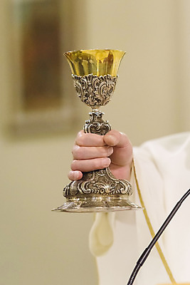 포토 JPG 해외이미지 종교 와인잔 사람없음 의식 성직자 신성 주인 덩어리 성배 성찬식 해외202004 해외포토 술잔 파일형식 이미지허브
