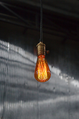 포토 JPG 해외이미지 오렌지 전구 유리 아이디어 매달리기 사람없음 빛 반사 갈색 노란색 검은색 어둠 힘 수확 램프 뜨거움 백열등 복고 철사 튜브 놋쇠 옛날 텅스텐 필라멘트 스타일 해외202004 해외포토 컬러 컨셉 농업 과일 모션 재질 조명 원소 파일형식 이미지허브