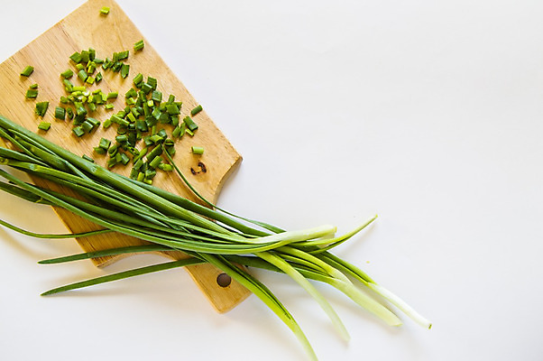 포토 JPG 해외이미지 나무 식물 음식 줄기 백그라운드 잎 농업 다이어트 채소 자연 양파 도마 건강 요리 사람없음 목재 초록색 주방 봄 샐러드 흰색 신선 그룹 플랫 칼 자르기 다발 허브 준비 유기농 날것 슬라이스 부추 내추럴 고립 채식주의자 카피스페이스 개조 해외202004 해외포토 웰빙 계절 산업 컬러 재료 모션 주방용품 공백 생태계 채식 파일형식 이미지허브