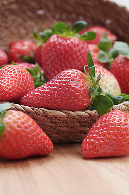 포토 JPG 해외이미지 그릇 접시 계절 열매 음식 백그라운드 잎 과일 재료 자연 탁자 딸기 디저트 건강 사람 사람없음 목재 빨간색 세로 초록색 농장 바구니 금지 흰색 시골 신선 그룹 사발 달콤 아침식사 널 정상 큼 먹기 오브젝트 상쾌 유기농 날것 점토 흙더미 숙성 채식주의자 해외202004 해외포토 나무 식물 식기 웰빙 감정 컬러 가구 농업 모션 식사 흙 사기그릇 맛 크기 생태계 채식 파일형식 더미 이미지허브