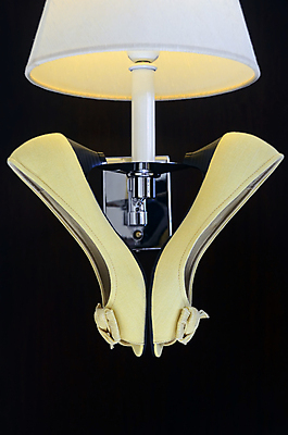 포토 JPG 해외이미지 실내 사람없음 세로 컬러풀 램프 축하 쌍 하이힐 예측 오브젝트 심플 해외202004 해외포토 구두 컬러 컨셉 조명 내부 여성화 파일형식 이미지허브