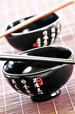 포토 JPG 해외이미지 전통 그릇 식기 접시 아시아 문화 음식 컨셉 2 젓가락 탁자 밥 휴식 요리 동양인 사람없음 목재 세트 식당 일본 중국 매트 기구 쌍 막대기 사발 닫기 먹기 대나무 묘사 동쪽 설정 해외202004 해외포토 나무 나라 가구 재료 모션 수저 인종 상점 사기그릇 방향 파일형식 이미지허브