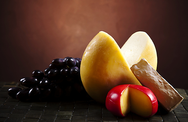 포토 JPG 해외이미지 포도 치즈 종류 사람없음 다양 까망베르치즈 갈색배경 해외202004 해외포토 다수 백그라운드 과일 유제품 갈색 파일형식 이미지허브