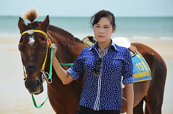 포토 JPG 해외이미지 동물 여자 스포츠 바다 자연 하늘 사랑 한명 웃음 취미 우정 승차 굴레 해외202004 해외포토 1 감정 모션 표정 사람 친구 생태계 파일형식 이미지허브