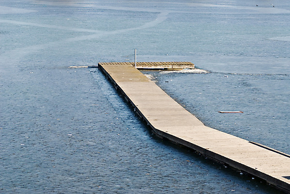 포토 JPG 해외이미지 디자인 계절 호수 바다 백그라운드 겨울 자연 파노라마 풍경 사람없음 파란색 갈색 평화 얼음 침묵 산책 회색 추위 자유 고독 호흡 편안함 명상 서리 윤곽 충동구매 고립 단절 영원 위도 혼자 수평선 해외202004 해외포토 자연요소 감정 컬러 컨셉 휴식 촬영기법 쇼핑 소리 감각 생태계 과소비 파일형식 이미지허브