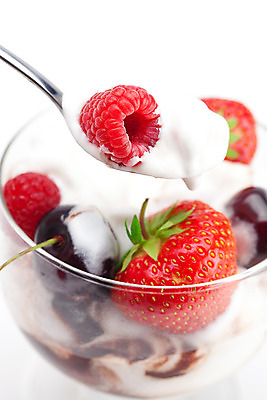 포토 JPG 해외이미지 접시 열매 음료 음식 백그라운드 과일 딸기 아이스크림 디저트 사람없음 빨간색 빛 초콜릿 숟가락 냉동 얼음 우유 추위 흰색 기구 대접 신선 고명 체리 달콤 맛 설탕 크림 산딸기 부드러움 칼로리 원뿔 고립 바닐라 철강 해외202004 해외포토 자연요소 도형 식물 식기 컬러 컨셉 유제품 수저 감각 파일형식 이미지허브