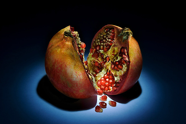 포토 JPG 해외이미지 열매 음식 과일 디저트 조명 그림자 씨앗 사람없음 빨간색 파란색 컬러풀 검은색 식사 어둠 껍질 흰색 닫기 달콤 맛 야간 큼 신비 먹기 오브젝트 유기농 서식 향기 아로마 석류 진홍색 마법 내추럴 단절 숙성 이국적 환상 해외202004 해외포토 자연요소 식물 웰빙 컬러 컨셉 모션 크기 냄새 파일형식 이미지허브