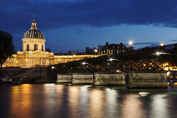 포토 JPG 해외이미지 건축물 가로등 건축양식 조명 풍경 사람없음 야외 빛 프랑스 도시 야간 파리_프랑스 예술의다리 해외202004 해외포토 자연요소 공공시설 건축 유럽 다리_건축물 파일형식 이미지허브
