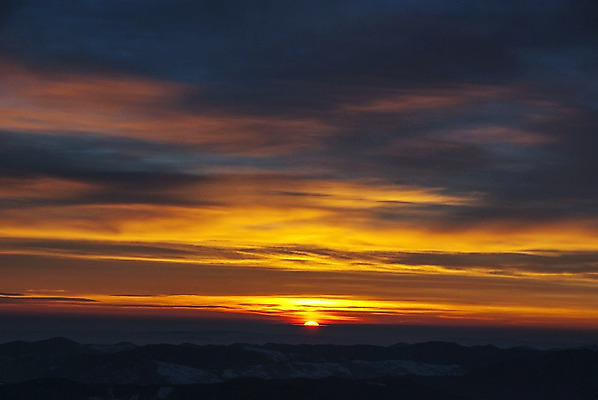 포토 JPG 해외이미지 나무 구름 계절 공원 여행 백그라운드 겨울 자연 벽지 하늘 아침 날씨 새로움 산 풍경 사람없음 야외 목재 빨간색 빛 컬러풀 햇빛 태양 일출 환경 맑음 얼음 일몰 추위 덮개 시골 신선 정상 숲 언덕 서리 내추럴 산악지대 절정 눈내림 해외202004 해외포토 주간 자연요소 식물 공공시설 컬러 컨셉 재료 눈_날씨 노을 뚜껑 생태계 파일형식 이미지허브