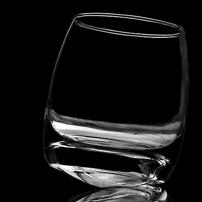 포토 JPG 해외이미지 디자인 유리 검은배경 사람없음 빛 어둠 투명 오브젝트 고립 흥미 스타일 해외202004 해외포토 백그라운드 컨셉 재질 검은색 파일형식 이미지허브