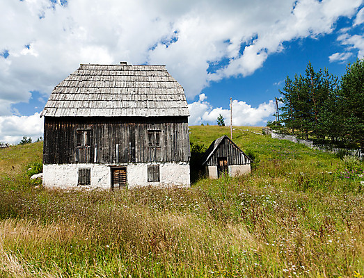 포토 JPG 해외이미지 공원 유럽 자연 하늘 산 주택 풍경 사람없음 목재 초록색 여름 파란색 봄 시골 황무지 재산 숲 내추럴 강렬 몬테네그로 옛날 전국 해외202004 해외포토 나무 계절 공공시설 나라 컬러 재료 건물 금융 생태계 파일형식 이미지허브