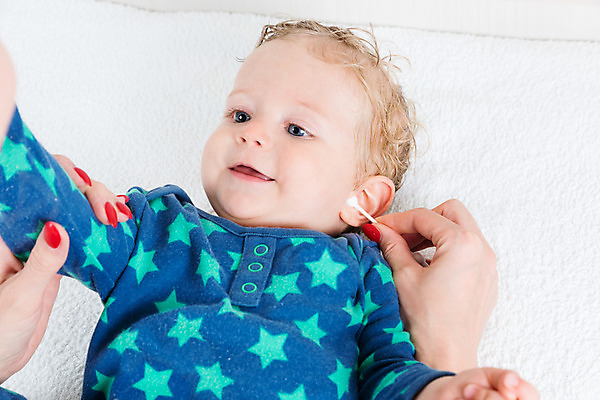 포토 JPG 해외이미지 백인 라이프스타일 손 행복 얼굴 어린이 가족 엄마 건강 관리 한명 사람 소년 수건 목욕 청결 젖음 터치 흰색 아기 신생아 면 청소 귀 부드러움 걸음마 돌봄 위생관리 천진난만 해외202004 해외포토 서양인 1 남자 감정 컬러 컨셉 관계 모션 생활 신체부위 위생용품 감각 위생 파일형식 이미지허브