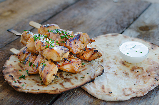 포토 JPG 해외이미지 접시 종이 음식 토마토 채소 부분 고추 양파 파프리카 육류 돼지고기 요리 사람없음 초록색 노란색 케이크 식당 식사 저녁식사 치킨 튀김 신선 뜨거움 꼬치 맛 그릴 바비큐 굽기 먹기 후추 양고기 점심식사 고립 케밥 해외202004 해외포토 식기 컬러 컨셉 식재료 모션 주방용품 디저트 상점 구이 향신료 닭고기요리 파일형식 이미지허브