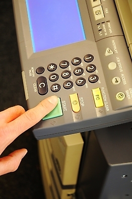 포토 JPG 해외이미지 종이 비즈니스 사람없음 컴퓨터 사무실 스크린 기계 업무 판넬 센터 인쇄 페이지 스캐너 해외202004 해외포토 전자제품 작업 파일형식 이미지허브