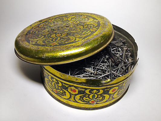 포토 JPG 해외이미지 직업 산업 패턴 가정 실내 사람없음 장식 세트 상자 노란색 쌓기 상점 금속 장비 수확 골동품 덮개 뚜껑 공구 업무 원형 화려 그룹 수리 제조 연결 작음 컨테이너 손톱 수집 배열 철 가득함 날카로움 목공예 통조림 스파이크 옛날 철강 해외202004 해외포토 도형 손 컬러 컨셉 무늬 농업 모션 재질 내부 도구 작업 크기 공예 파일형식 이미지허브