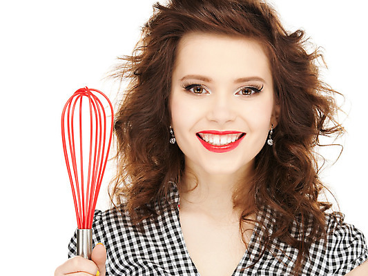 포토 JPG 해외이미지 백인 접시 여자 행복 음식 가사 가정 주택 종류 요리 한명 미소 사람 귀여움 주방 저녁식사 장비 흰색 기구 공구 표현 잡기 아내 업무 만족 준비 주부 긍정 가정부 해외202004 해외포토 서양인 직업 1 식기 감정 컬러 컨셉 모션 표정 건물 식사 도구 작업 파일형식 이미지허브