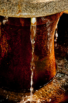 포토 JPG 해외이미지 음료 사람없음 물 달리기 스파 봄 흐름 마시기 개울 붓기 분수 부식 먼지 해외202004 해외포토 자연요소 계절 컨셉 모션 강 파일형식 이미지허브