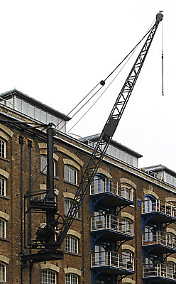 포토 JPG 해외이미지 외관 벽 사람없음 건물 옆모습 금속 기계 장비 수확 고리 중세 창고 기중기 복고 리프팅 해외202004 해외포토 건축물 뷰포인트 농업 재질 중장비 역사 파일형식 이미지허브