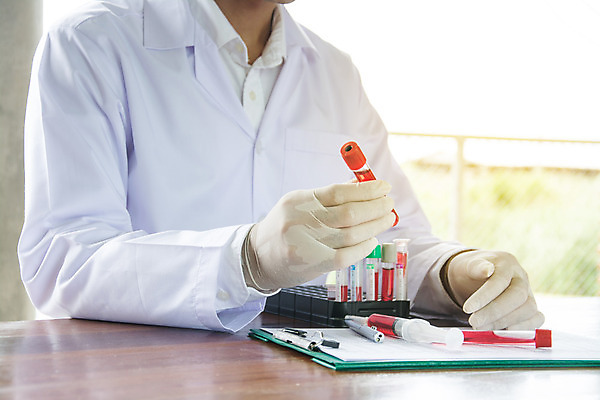 포토 JPG 해외이미지 여자 교육 남자 아시아 얼굴 컨셉 유리 건강 병원 실험 사람 동양인 성인 사람없음 파란색 약 장비 의사 코트 액체 실험실 DNA 생명공학 플라스크 분석 생물학 비커 유리그릇 발견 화학물질 화학자 의료성형뷰티 해외202004 해외포토 그릇 나라 컬러 의학 재질 실험기구 인종 신체부위 외투 의료진 화학 과학자 파일형식 이미지허브