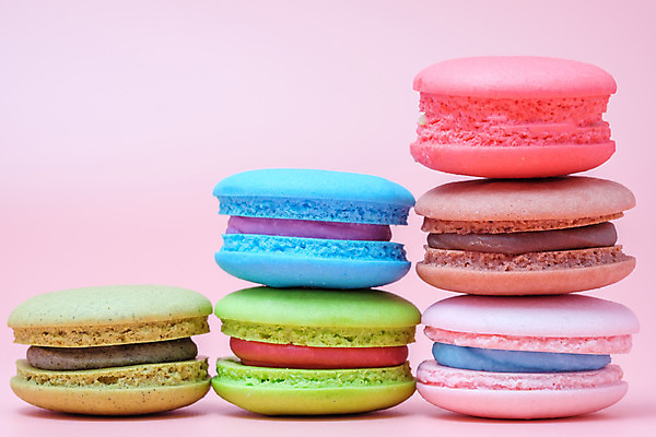 포토 JPG 해외이미지 분홍색 결혼 백그라운드 디저트 사탕 사람없음 빨간색 초록색 파란색 컬러풀 노란색 쌓기 케이크 초콜릿 빵집 흰색 달콤 정상 마카롱 프랑스어 페스츄리 해외202004 해외포토 문자 음식 빵 컬러 모션 이벤트 상점 맛 파일형식 이미지허브