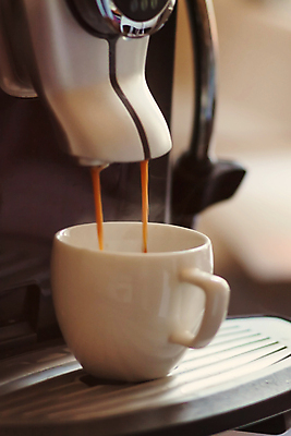 포토 JPG 해외이미지 직업 디자인 커피 음료 음식 백그라운드 아침 주택 사람없음 컵 갈색 상점 주방 식당 검은색 기계 이탈리아 거품 카페 머그컵 흰색 신선 바 뜨거움 액체 붓기 닫기 아침식사 굽기 묘사 서비스 준비 만들기 아로마 슛 바리스타 카푸치노 카페테리아 에스프레소 단절 철강 카페인 해외202004 해외포토 주간 식기 유럽 컬러 모션 건물 식사 구이 파일형식 이미지허브