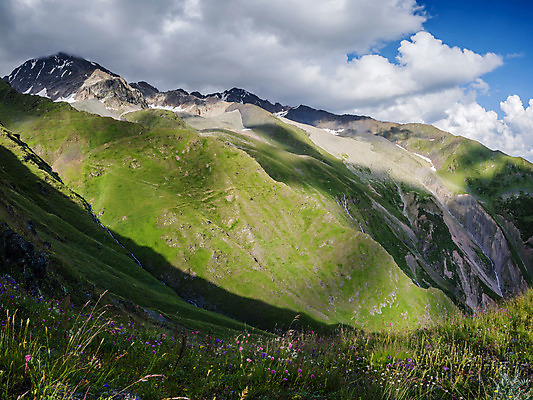 포토 JPG 해외이미지 나무 구름 디자인 계절 꽃 실루엣 유럽 길 여행 자연 벽지 하늘 아침 휴가 휴식 산 풍경 사람없음 야외 목재 가로 여름 파란색 일출 계곡 침묵 자유 안개 바위 오스트리아 정상 숲 스위스 언덕 명상 빙하 알프스 내추럴 웅장함 절정 해외202004 해외포토 주간 자연요소 식물 나라 컬러 컨셉 재료 날씨 촬영기법 노을 소리 돌_바위 생태계 파일형식 이미지허브
