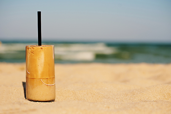포토 JPG 해외이미지 커피 음료 모래 바다 백그라운드 유리 하늘 휴가 휴식 사람없음 컵 물 여름 파란색 태양 갈색 여행객 우주 초콜릿 냉동 얼음 카페 우유 추위 신선 칵테일 달콤 시원함 크림 상쾌 휴양지 카푸치노 에스프레소 밀짚 떨림 라떼 모카 이국적 카페인 해외202004 해외포토 자연요소 식기 계절 감정 컬러 컨셉 모션 재질 디저트 유제품 주류 사람 상점 장소 맛 짚 파일형식 이미지허브