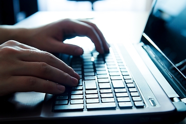 포토 JPG 해외이미지 직업 손 인터넷 비즈니스 통신 부분 손가락 열쇠 사람 사람없음 컴퓨터 사무실 검은색 자료 웹 터치 과학기술 정보 공구 긴급 타이핑 키보드 업무 네트워크 기술자 밀기 연결 묘사 인터넷주소 경영 데이터베이스 키패드 하드웨어 네트워킹 해외202004 해외포토 컬러 모션 기술 신체부위 전자제품 도구 작업 파일형식 이미지허브