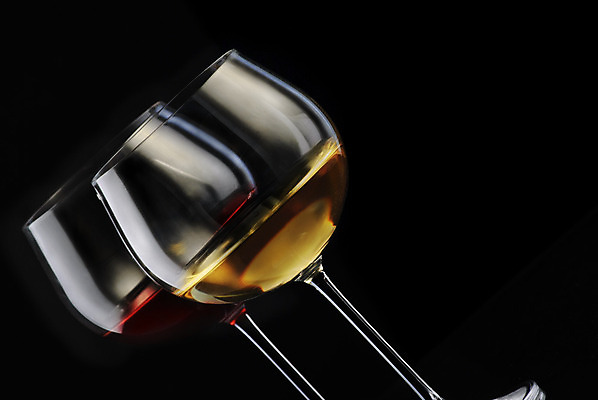 포토 JPG 해외이미지 와인잔 유리 탁자 포도 사람없음 빨간색 장미 와인 검은색 축하 알코올 액체 슛 양조장 목차 해외202004 해외포토 꽃 컬러 가구 컨셉 술잔 과일 재질 주류 파일형식 이미지허브