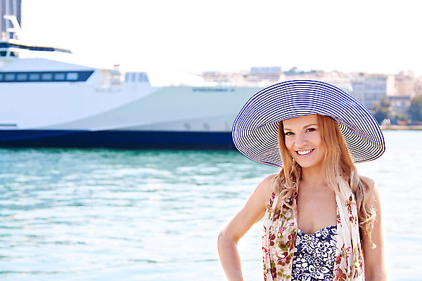 포토 JPG 해외이미지 모델 1 라이프스타일 응시 드레스 여자 바다 여행 포즈 교통시설 자연 하늘 휴가 휴식 항해 미술 한명 사람 성인 물 유행 기다림 크루즈 함선 상업 승객 해외202004 해외포토 자연요소 시선 옷 교통 컨셉 배_교통 모션 문화예술 생활 시설 생태계 파일형식 이미지허브