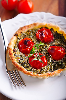 포토 JPG 해외이미지 스튜디오촬영 식기 접시 음식 채소 부분 치즈 실내 사람없음 컬러풀 견과류 뜨거움 그룹 인스턴트 작음 굽기 먹기 시금치 흙더미 점심식사 채식주의자 크림치즈 타르트 페스츄리 핸드메이드 해외202004 해외포토 빵 컬러 모션 유제품 내부 식사 흙 크기 구이 채식 파이_빵 파일형식 더미 이미지허브