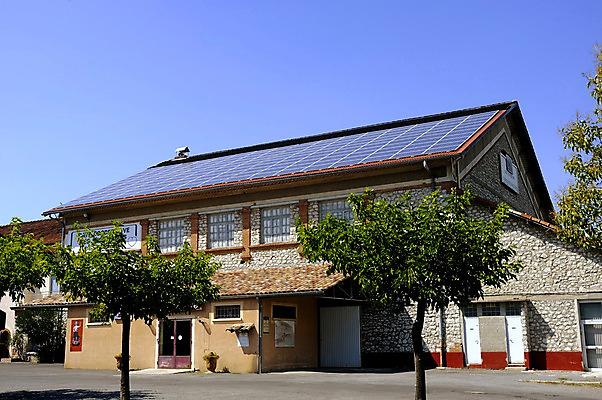 포토 JPG 해외이미지 식물 산업 컨셉 회사 비즈니스 자연 하늘 지붕 아이디어 세포 함께함 사람없음 건물 초록색 경제 파란색 빛 햇빛 태양 환경 맑음 힘 재활용 장비 에너지 프랑스 판넬 옥상 생태계 태양에너지 시스템 자원 해결 혁명 생태학 설치 통일 획기적 해외202004 해외포토 자연요소 건축물 교육 유럽 컬러 날씨 그린에너지 친환경 파일형식 이미지허브